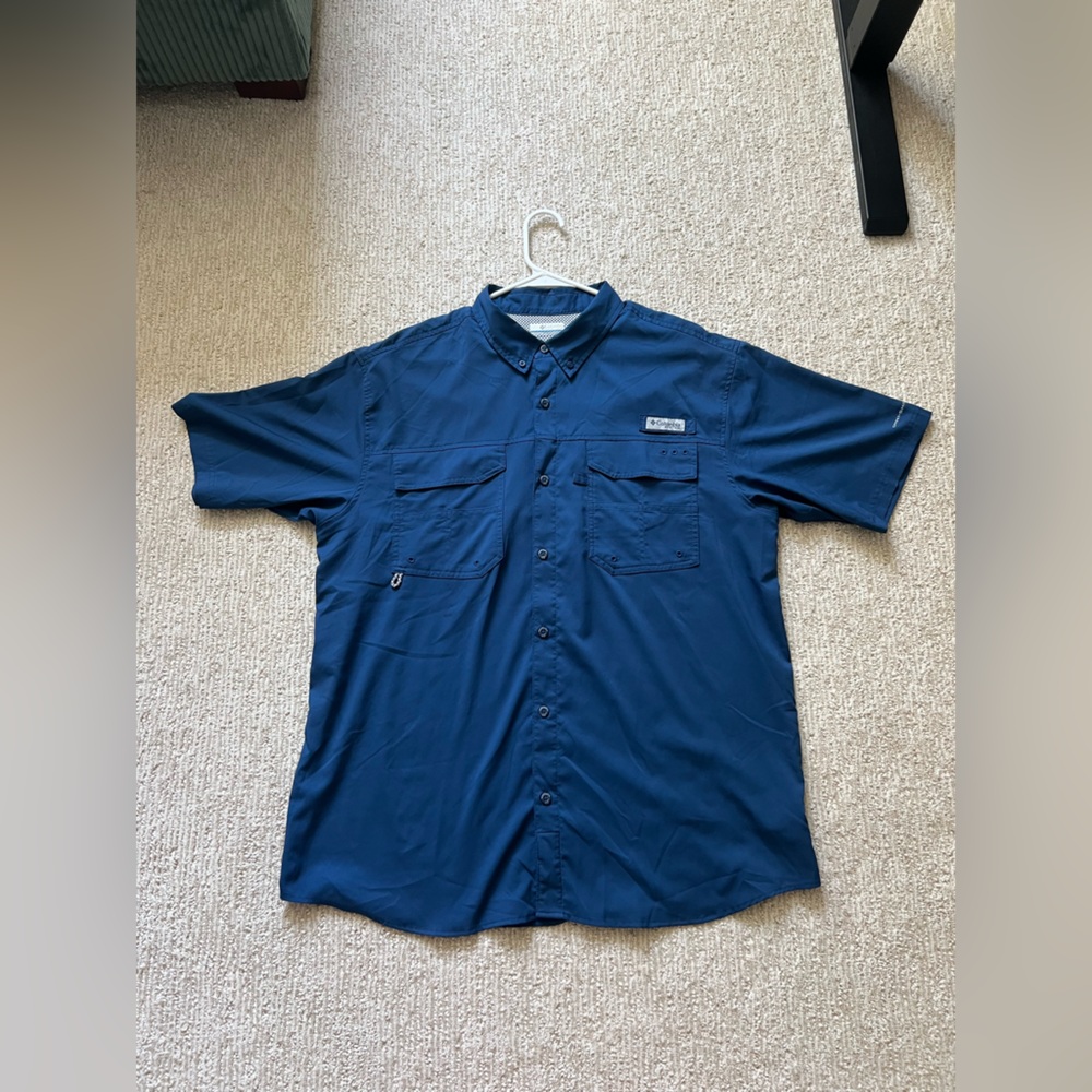Columbia Men’s Short-Sleeve Button-Front Shirt in Navy Blue